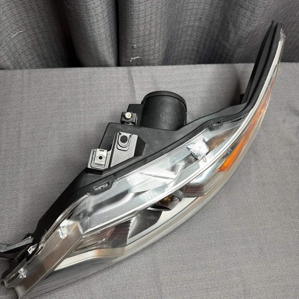 2010-2012 Ford Taurus Halogen Headlight Left (driver Side) OEM, COMPLETE